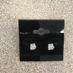 💗 Hypoallergenic Tiny Princess Cut Cubic Zirconia Earrings NEW